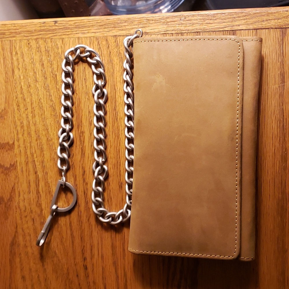 Unbranded tri-fold brown leather wallet with 19" chain